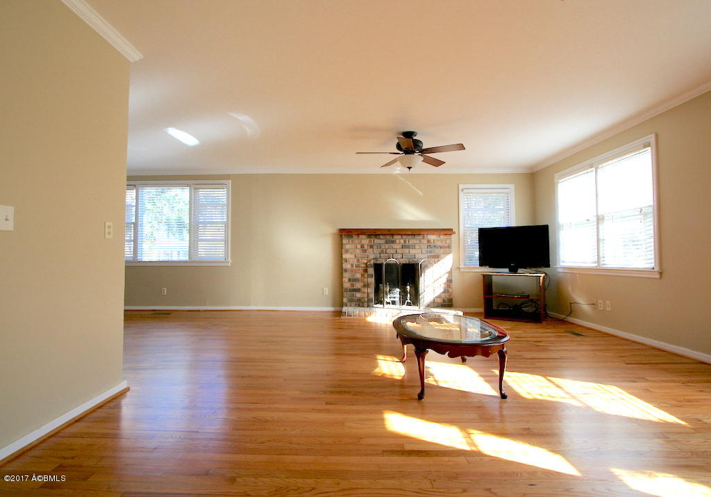 1838 Pigeon Point Road Beaufort, SC 29902 - Photo 5 of 22 FP_LR