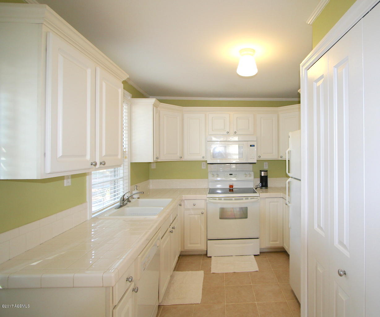 1838 Pigeon Point Road Beaufort, SC 29902 - Photo 6 of 22 Kitchen1