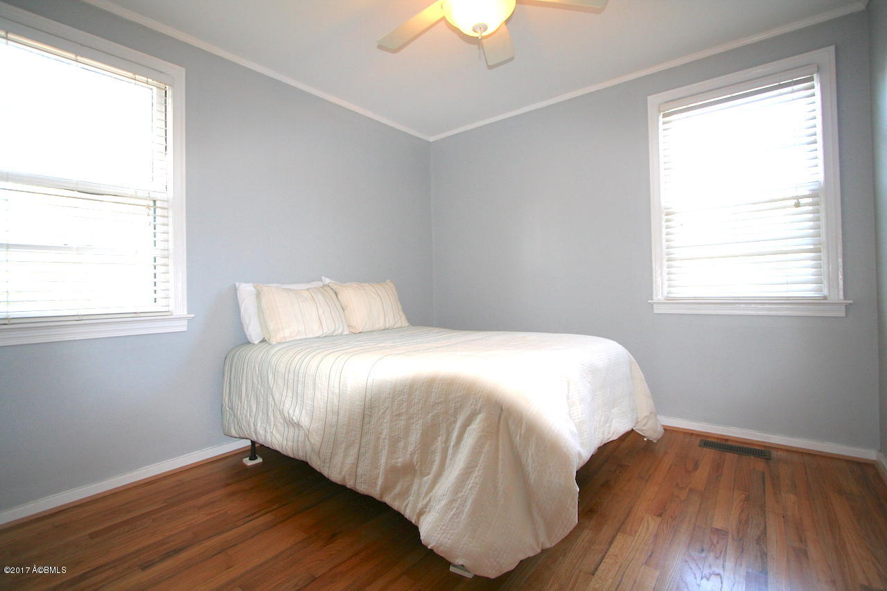 1838 Pigeon Point Road Beaufort, SC 29902 - Photo 9 of 22 bed1