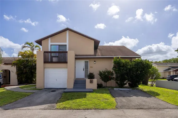 $3,800 | 914 Northwest 106th Ave Circle, Miami, FL 33172