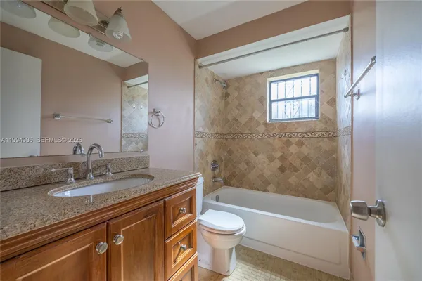 $3,800 | 914 Northwest 106th Ave Circle, Miami, FL 33172