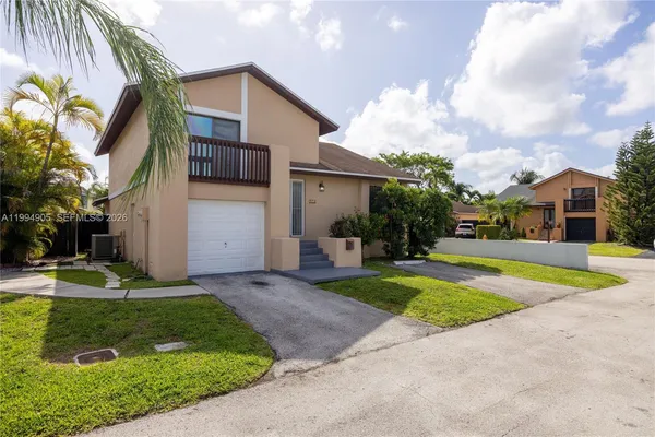$3,800 | 914 Northwest 106th Ave Circle, Miami, FL 33172