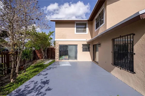 $3,800 | 914 Northwest 106th Ave Circle, Miami, FL 33172
