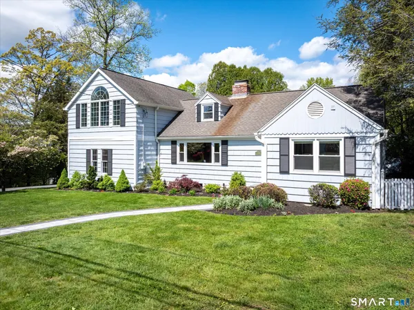 $975,000 | 43 Green Knolls Lane, Fairfield, CT 06824