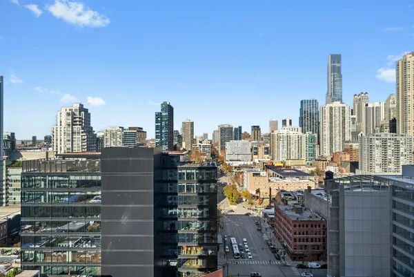 $440,000 | 400 North LaSalle Drive, Unit 2002, Chicago, IL 60654