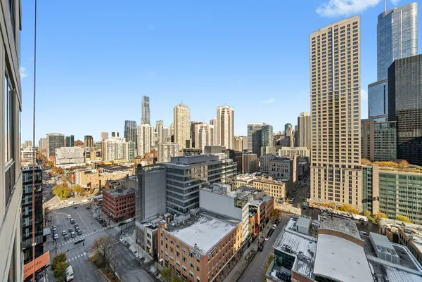 $440,000 | 400 North LaSalle Drive, Unit 2002, Chicago, IL 60654