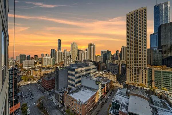 $440,000 | 400 North LaSalle Drive, Unit 2002, Chicago, IL 60654
