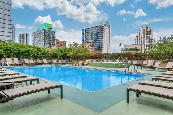 $440,000 | 400 North LaSalle Drive, Unit 2002, Chicago, IL 60654