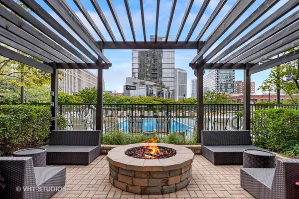 $440,000 | 400 North LaSalle Drive, Unit 2002, Chicago, IL 60654
