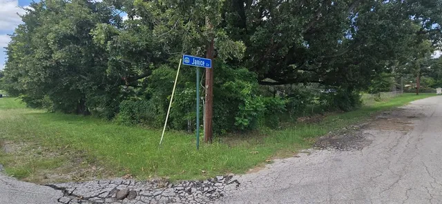 a flag is sitting in the middle of a yard