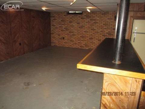 1504 West Judd Road Flint, MI 48507 - Photo 12 of 13 20422214-11.JPG