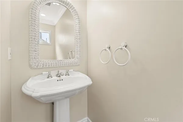$5,500 | 19951 Lassen Street, Chatsworth, CA 91311