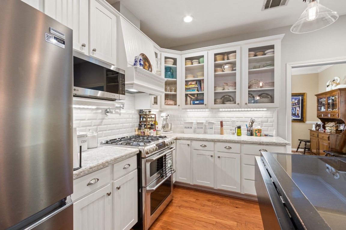 30610 Quinn Road Tomball, TX 77375 - Photo 18 of 50 Gas Stove top and oven.