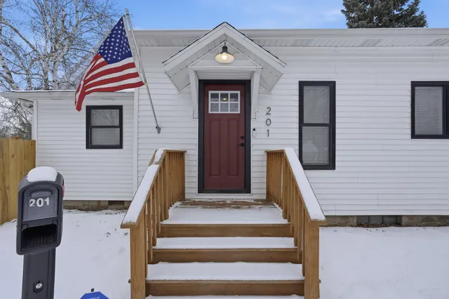 $175,000 | 201 Grafton Avenue, Alma, MI 48801