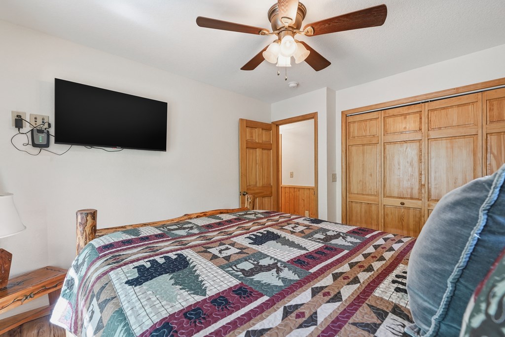 445 Tranquil Cove Road Murphy, NC 28906 - Photo 45 of 91 a bedroom with a large bed and a flat screen tv
