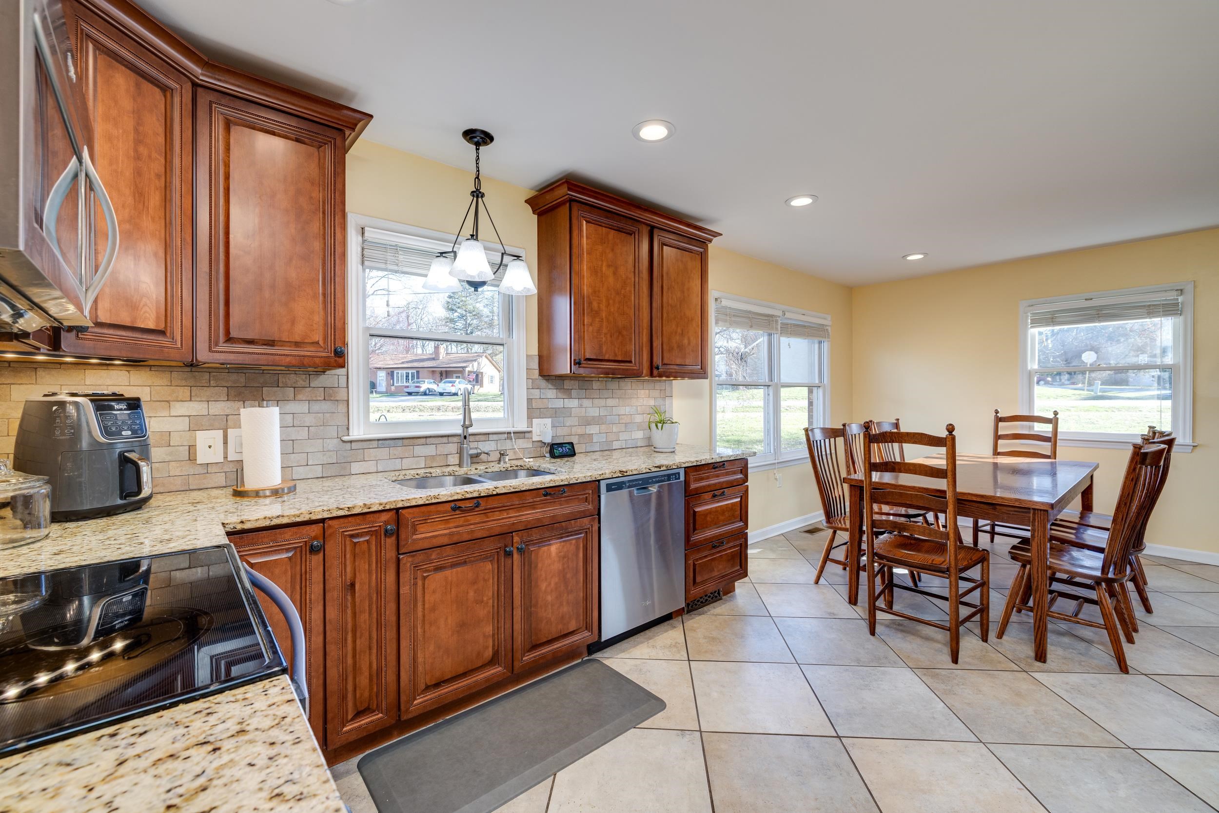 943 Old Farms Road Luray, VA 22835 - Photo 4 of 73 Gallery Image 4