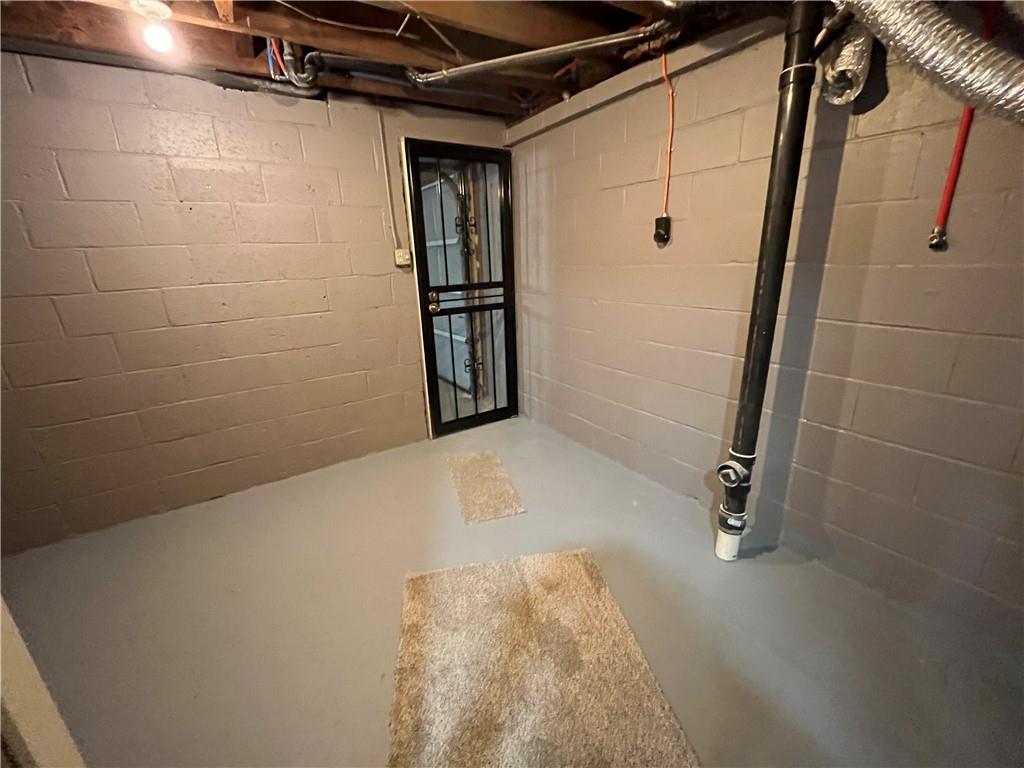 500 Scene Ridge Road McKeesport, PA 15133 - Photo 21 of 26 a bathroom with a shower