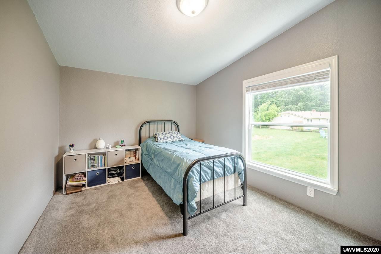 45915 River Loop Lyons, OR 97358 - Photo 31 of 41 Gallery Image 31