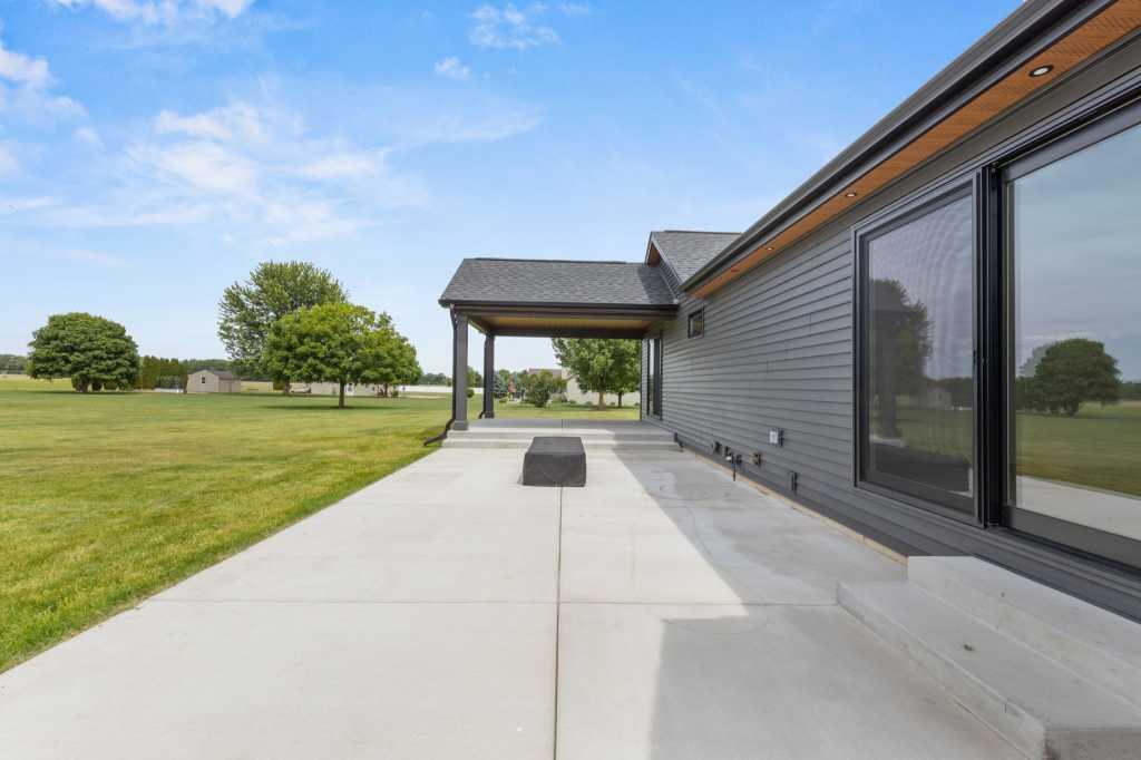20872 State Line Road Edwardsburg, MI 49112 - Photo 5 of 36 20872-State-Line-05