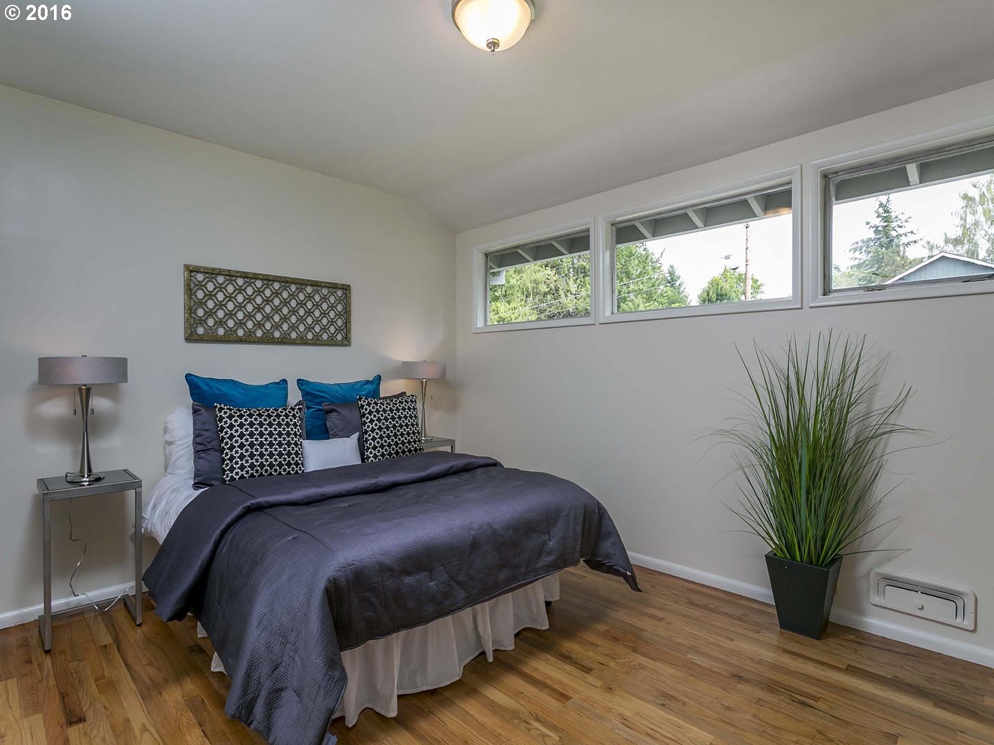 6240 Southwest Alfred Street Portland, OR 97219 - Photo 11 of 28 Bedroom, Primary