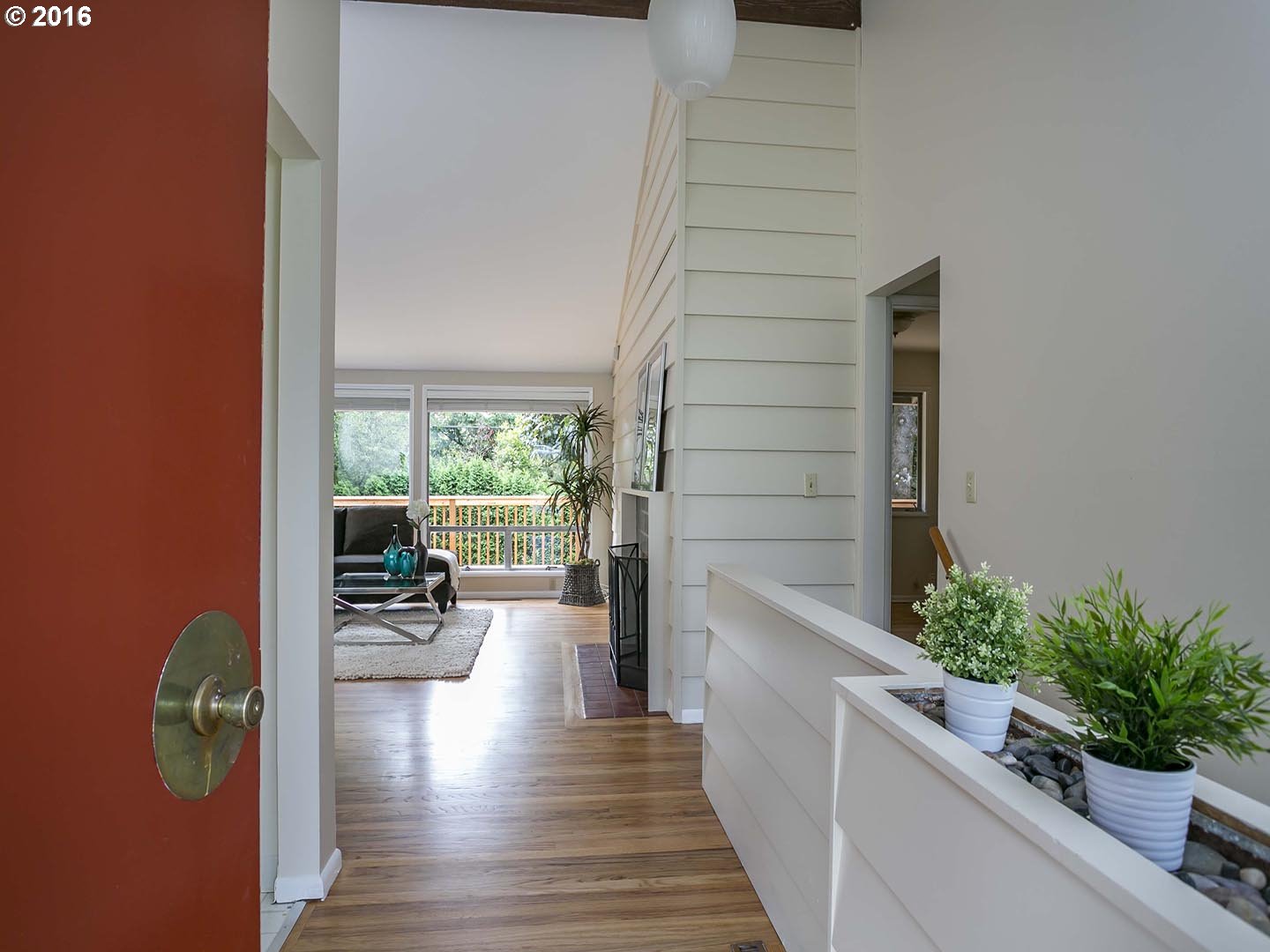 6240 Southwest Alfred Street Portland, OR 97219 - Photo 2 of 28 Entrance/Foyer