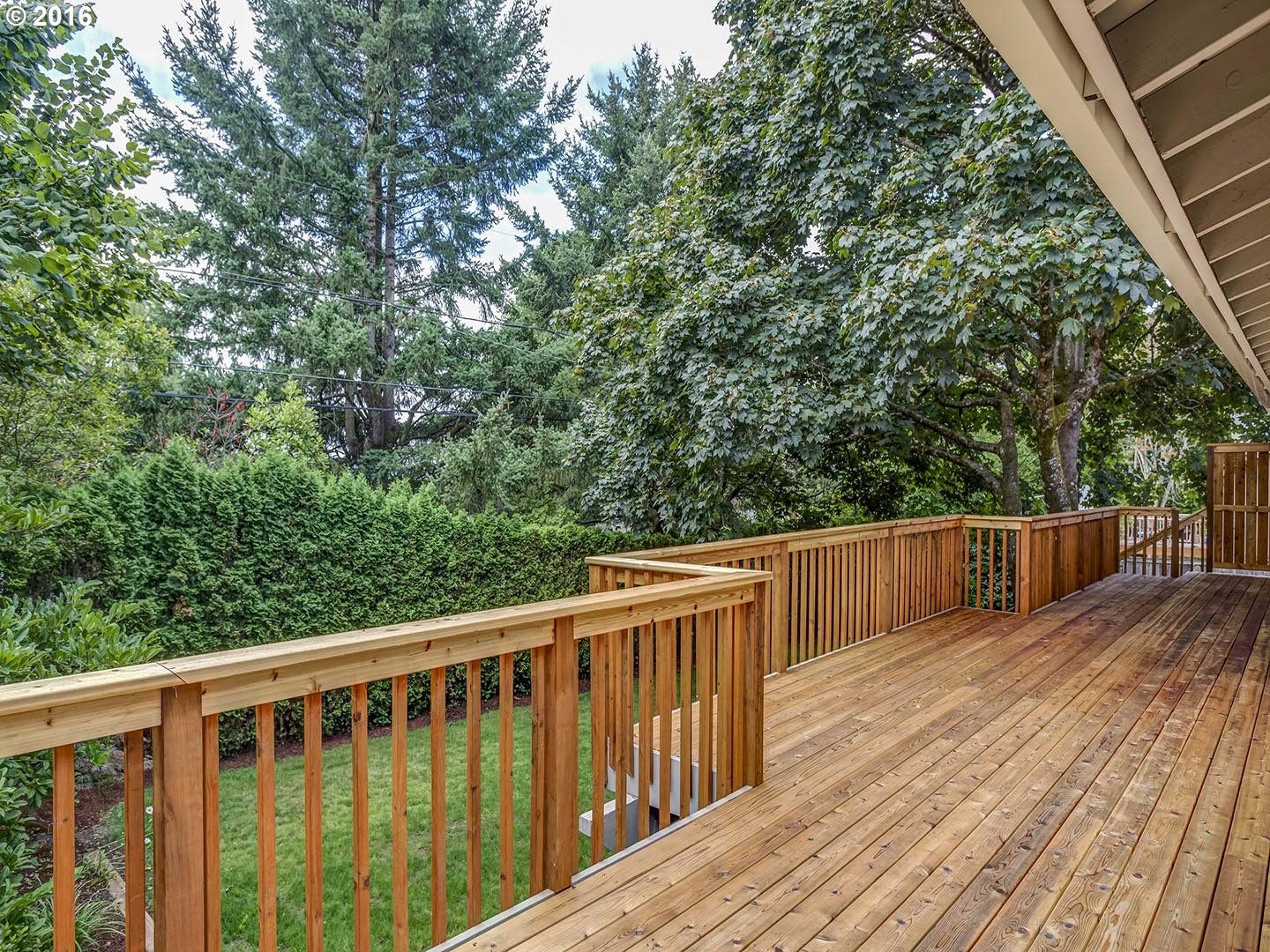 6240 Southwest Alfred Street Portland, OR 97219 - Photo 21 of 28 Deck