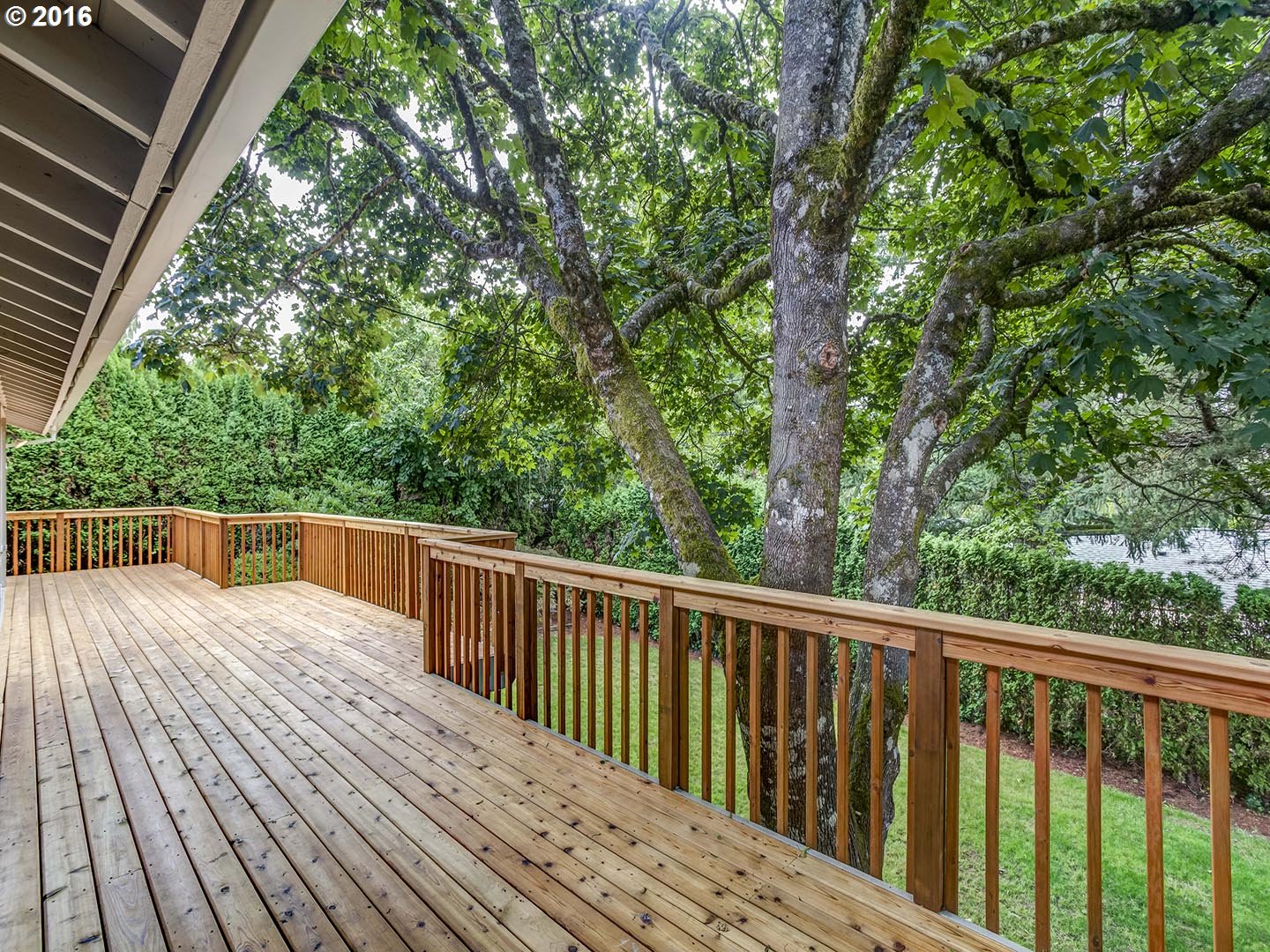 6240 Southwest Alfred Street Portland, OR 97219 - Photo 23 of 28 Deck
