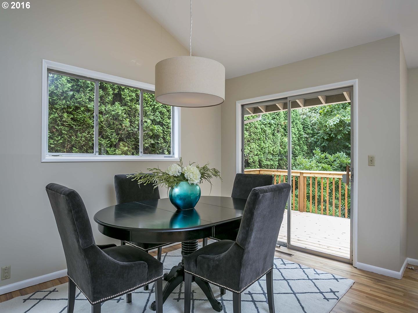 6240 Southwest Alfred Street Portland, OR 97219 - Photo 6 of 28 Dining Area