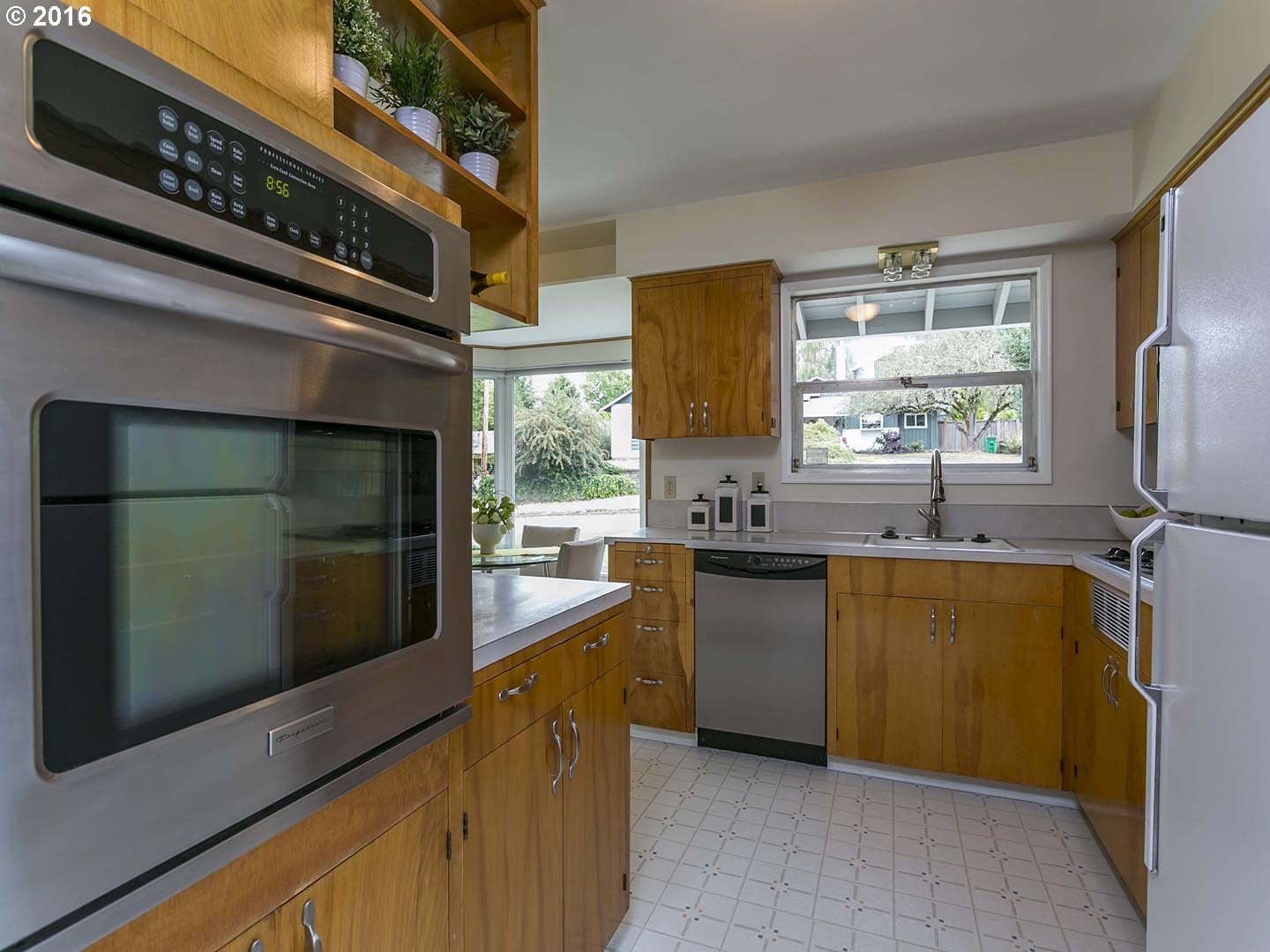 6240 Southwest Alfred Street Portland, OR 97219 - Photo 7 of 28 Kitchen