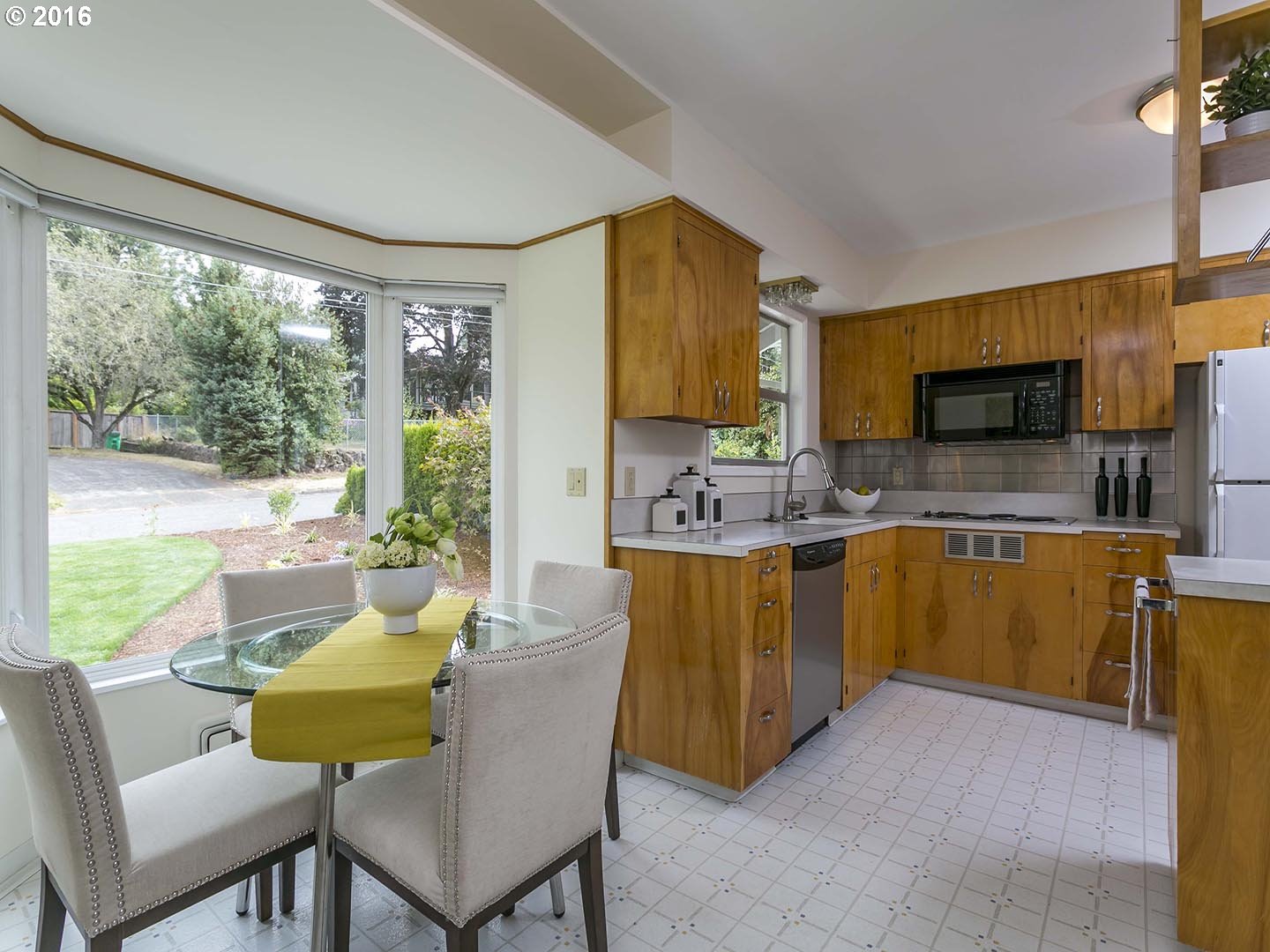 6240 Southwest Alfred Street Portland, OR 97219 - Photo 10 of 28 Kitchen