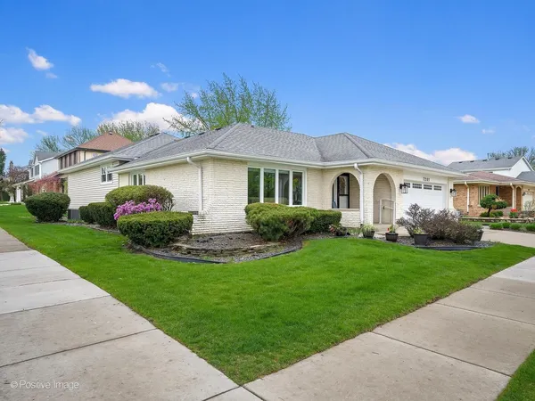 $575,000 | 7201 Powell Street, Downers Grove, IL 60516