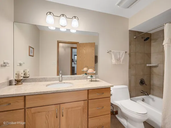 $575,000 | 7201 Powell Street, Downers Grove, IL 60516