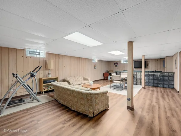 $575,000 | 7201 Powell Street, Downers Grove, IL 60516
