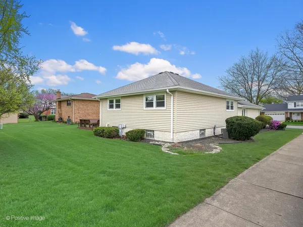 $575,000 | 7201 Powell Street, Downers Grove, IL 60516