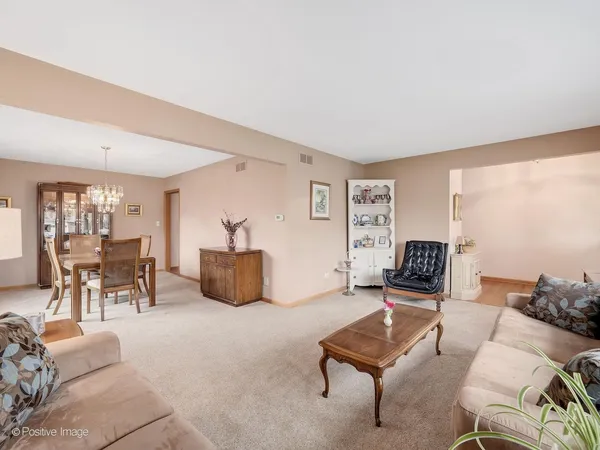 $575,000 | 7201 Powell Street, Downers Grove, IL 60516