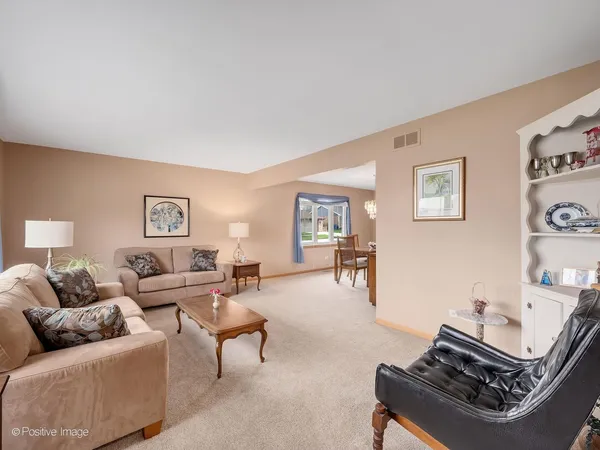 $575,000 | 7201 Powell Street, Downers Grove, IL 60516