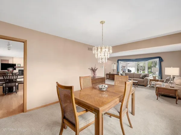 $575,000 | 7201 Powell Street, Downers Grove, IL 60516