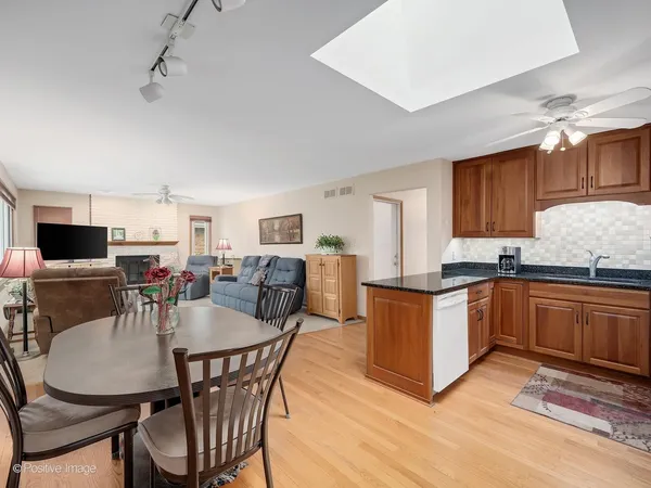 $575,000 | 7201 Powell Street, Downers Grove, IL 60516