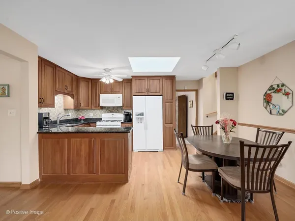 $575,000 | 7201 Powell Street, Downers Grove, IL 60516