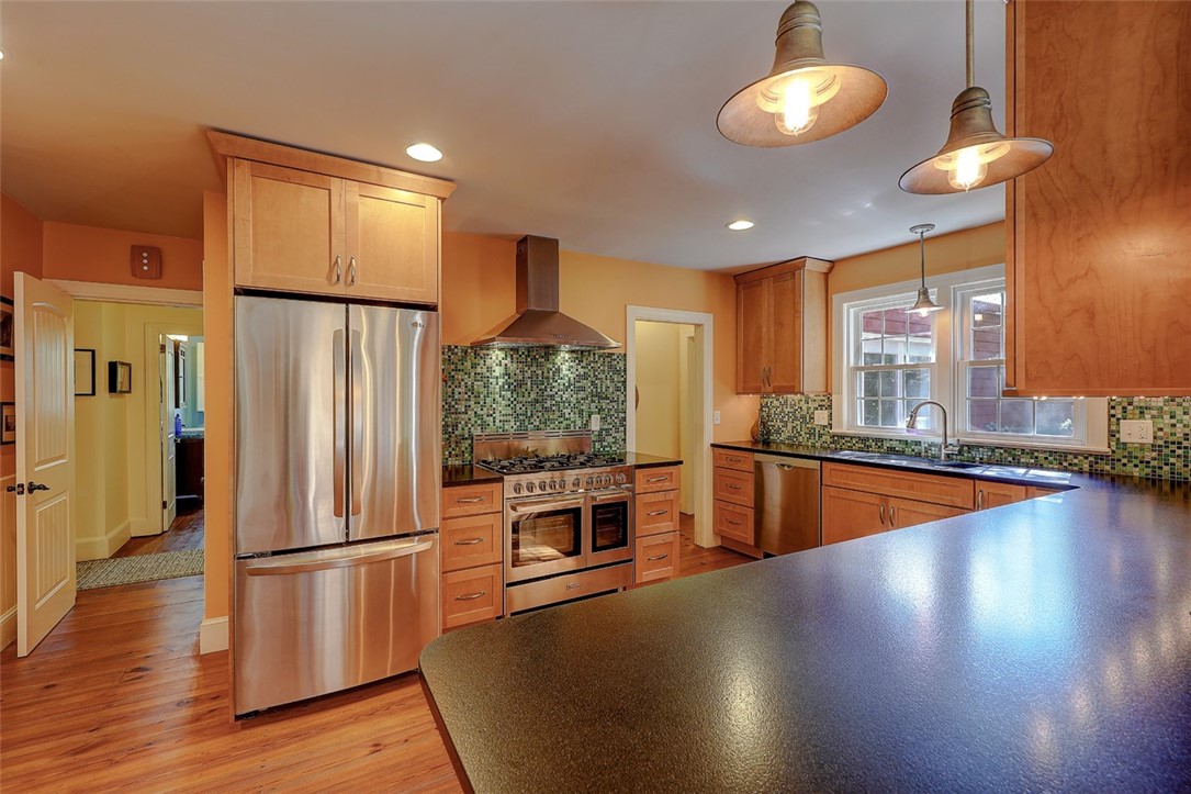 10 Lamson Road Barrington, RI 02806 - Photo 6 of 45 Gallery Image 6