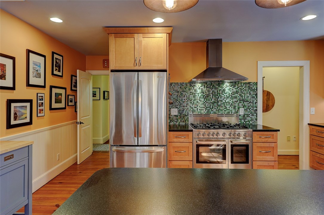 10 Lamson Road Barrington, RI 02806 - Photo 7 of 45 Gallery Image 7