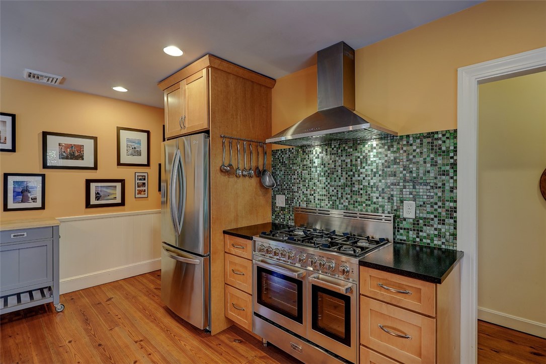 10 Lamson Road Barrington, RI 02806 - Photo 9 of 45 Gallery Image 9