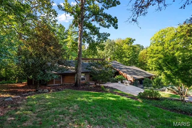 $925,000 | 770 Straub Road, Chesterfield, MO 63017