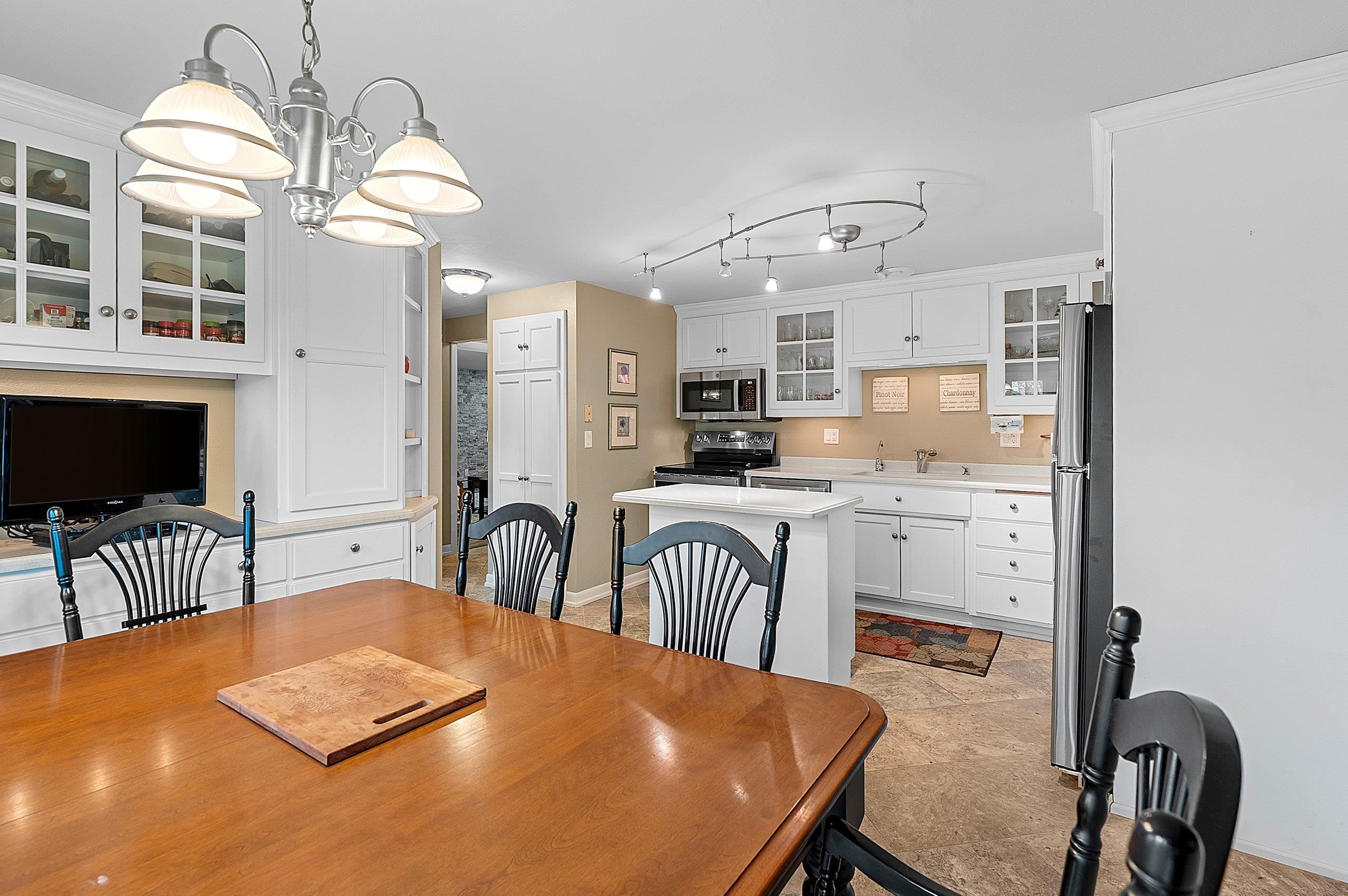 1335 Ridgeway Boulevard De Pere, WI 54115 - Photo 2 of 58