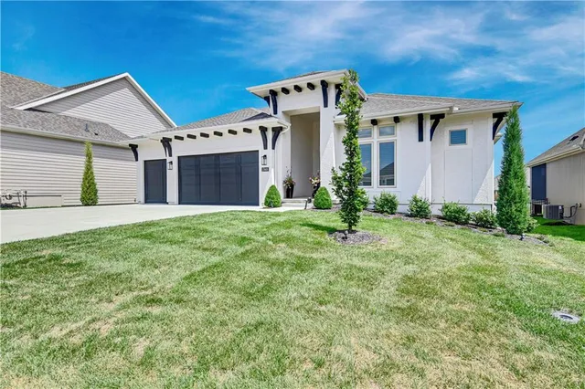 $879,000 | 17401 Oakshire Street, Overland Park, KS 66221