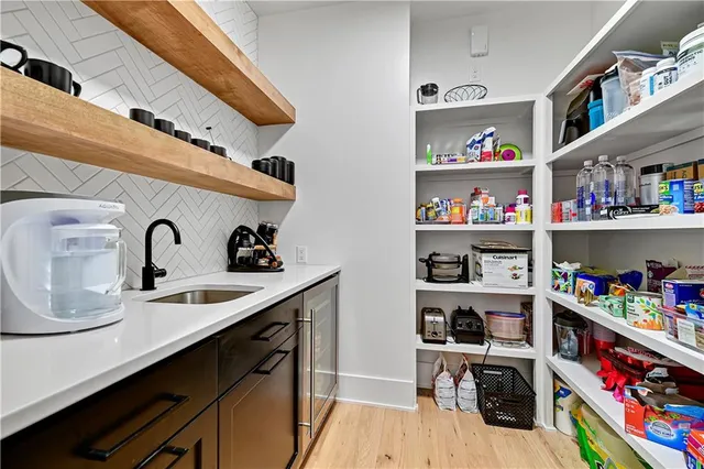 $879,000 | 17401 Oakshire Street, Overland Park, KS 66221