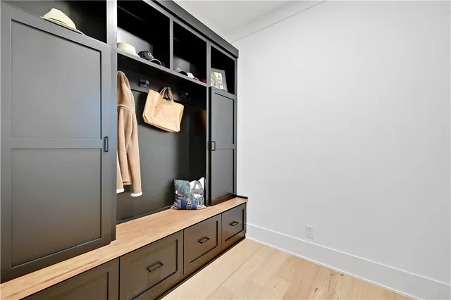 $879,000 | 17401 Oakshire Street, Overland Park, KS 66221