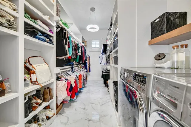 $879,000 | 17401 Oakshire Street, Overland Park, KS 66221