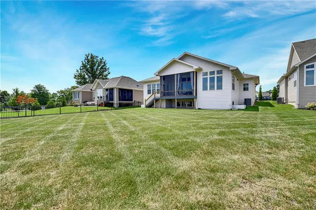 $879,000 | 17401 Oakshire Street, Overland Park, KS 66221