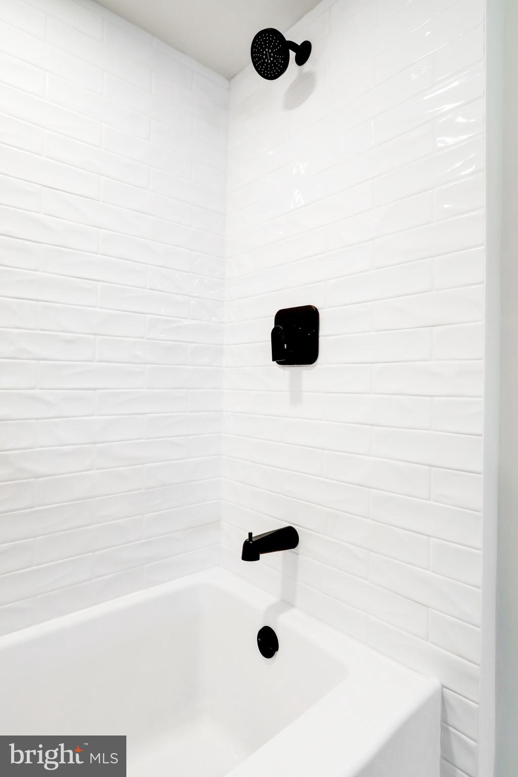 163 Thomas Place Reading, PA 19608 - Photo 25 of 36 a bathroom with a bathtub